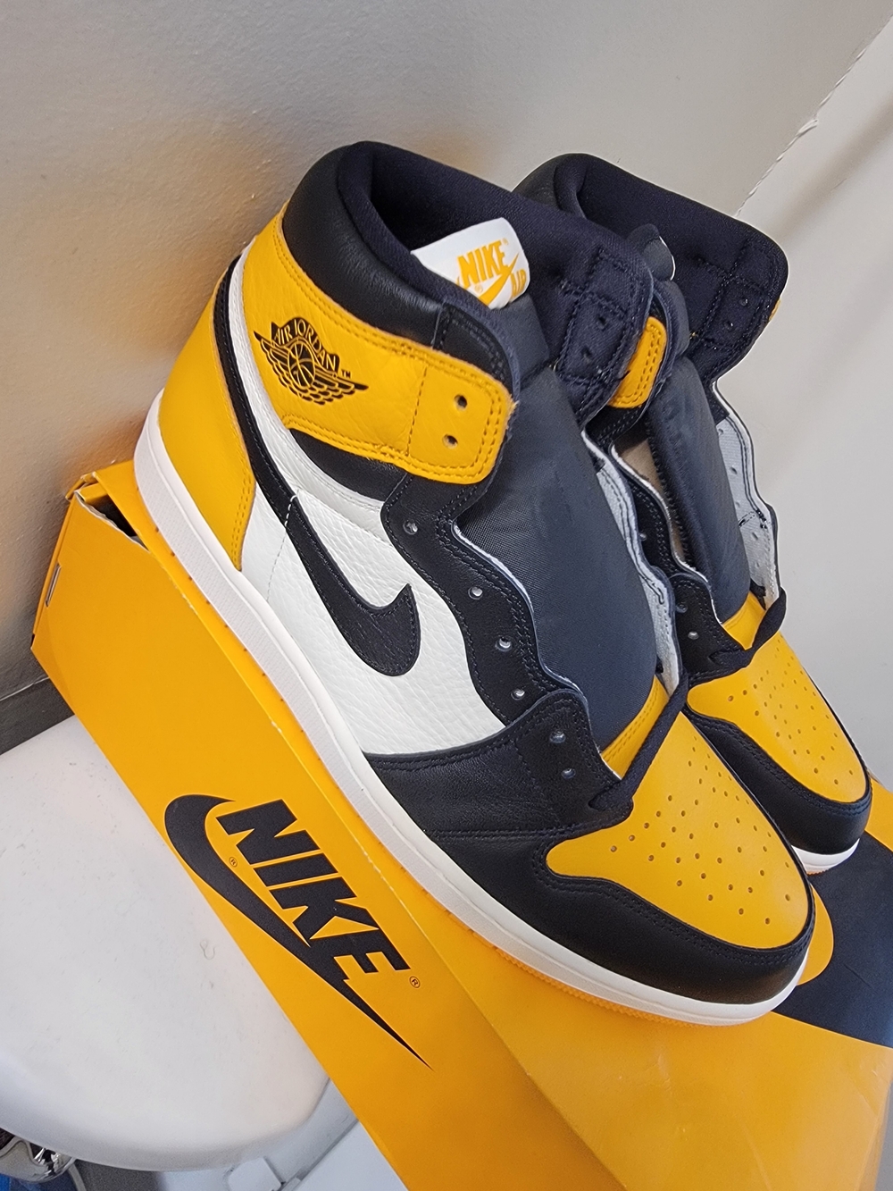 !!! Mens Jordan Retro 1 Taxi Size 13 !!!